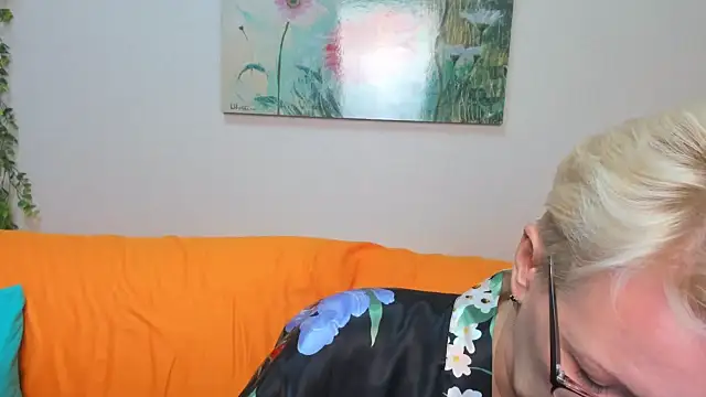 iamyourdream89 online show from 10/18/25, 01:23