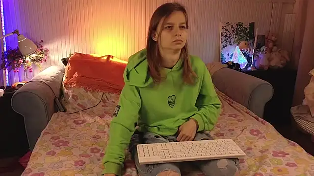 Snapshot of Frank_Fraer chatting on 10/16/25, 10:44 Frank Fraer online show from 10/16/25, 10:44