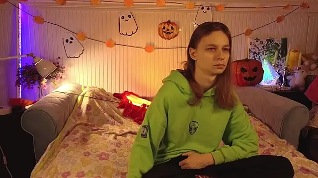 Snapshot of Frank_Fraer chatting on 10/19/25, 03:45 Frank Fraer online show from 10/19/25, 03:45