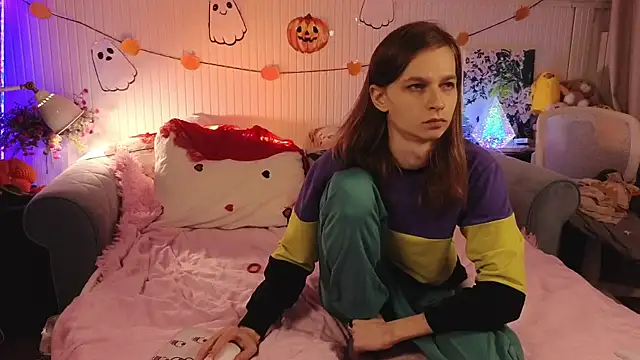 Snapshot of Frank_Fraer chatting on 10/22/25, 04:07 Frank Fraer online show from 10/22/25, 04:07