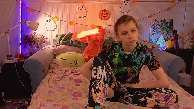 Snapshot of Frank_Fraer chatting on 11/08/25, 08:03 Frank Fraer online show from 11/08/25, 08:03