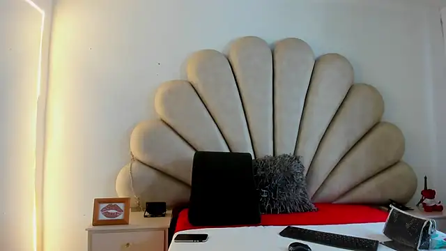 Natasha  Blue online show from 03/21/25, 07:24