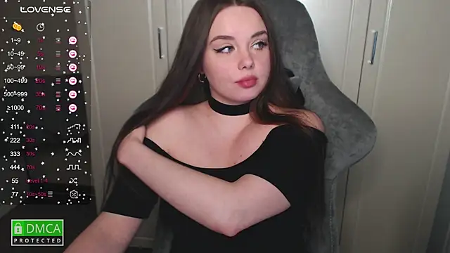 Snapshot of aliice_cutie chatting on 02/02/25, 10:49 aliice cutie online show from 02/02/25, 10:49