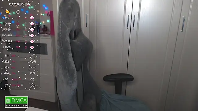 Snapshot of aliice_cutie chatting on 03/03/25, 12:04 aliice cutie online show from 03/03/25, 12:04