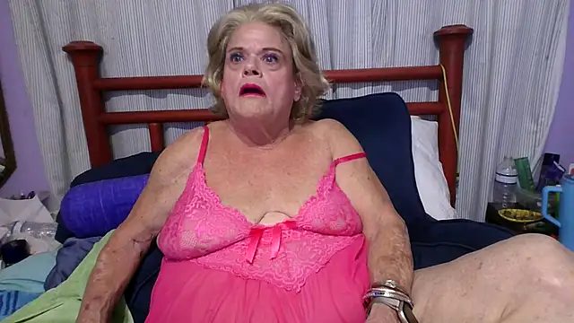 Snapshot of BigClitMelody chatting on 10/30/25, 02:13 BigClitMelody online show from 10/30/25, 02:13