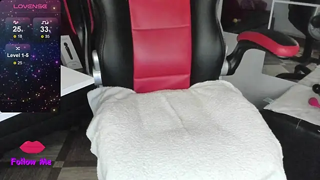 natasha logan  online show from 10/13/25, 04:01