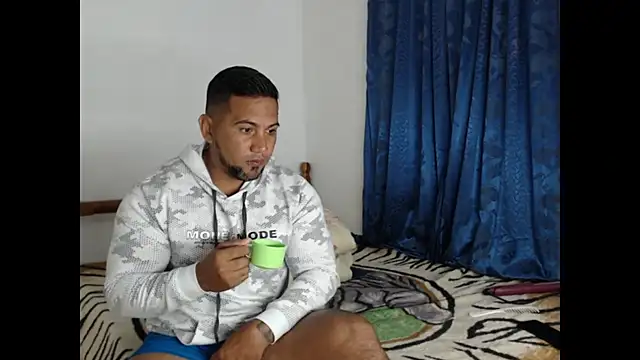 Snapshot of lover_1994 chatting on 01/31/25, 11:35 lover 1994 online show from 01/31/25, 11:35