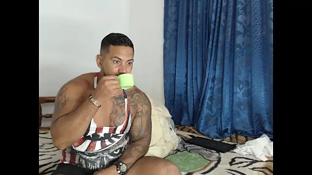 Snapshot of lover_1994 chatting on 02/06/25, 11:32 lover 1994 online show from 02/06/25, 11:32