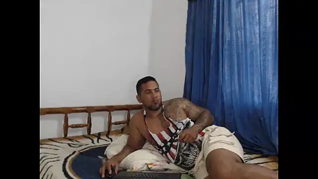 Snapshot of lover_1994 chatting on 03/17/25, 05:38 lover 1994 online show from 03/17/25, 05:38