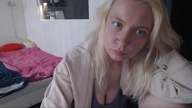 amanda kiss kiss online show from 10/27/25, 12:42