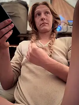 Snapshot of GoldenFlameGoddess chatting on 10/13/25, 03:45 GoldenFlameGoddess online show from 10/13/25, 03:45