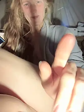 Snapshot of GoldenFlameGoddess chatting on 10/16/25, 01:56 GoldenFlameGoddess online show from 10/16/25, 01:56