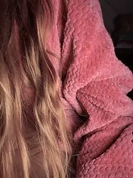 Snapshot of GoldenFlameGoddess chatting on 10/23/25, 02:16 GoldenFlameGoddess online show from 10/23/25, 02:16