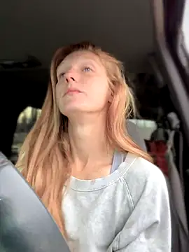 Snapshot of GoldenFlameGoddess chatting on 10/24/25, 04:47 GoldenFlameGoddess online show from 10/24/25, 04:47