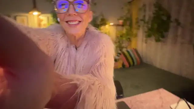 Snapshot of sunniedayz_ chatting on 11/21/25, 01:32 sunniedayz online show from 11/21/25, 01:32