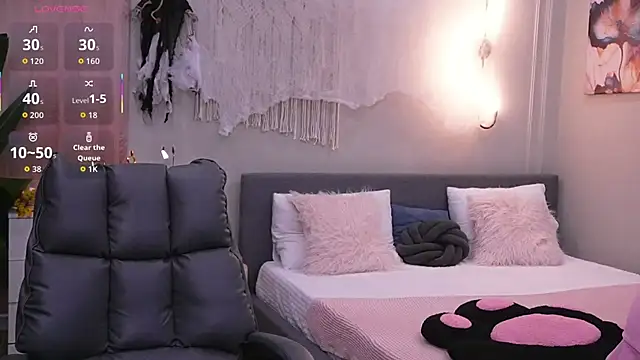 Molly Jons online show from 10/28/25, 01:09