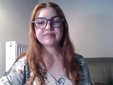 Snapshot of MartinePrettyFeet chatting on 11/19/25, 07:08 MartinePrettyFeet online show from 11/19/25, 07:08