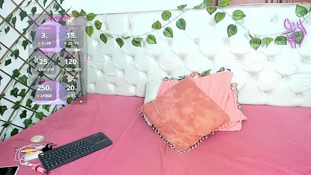 Snapshot of Andrea_Williams24 chatting on 10/22/25, 12:38 Andrea Williams24 online show from 10/22/25, 12:38