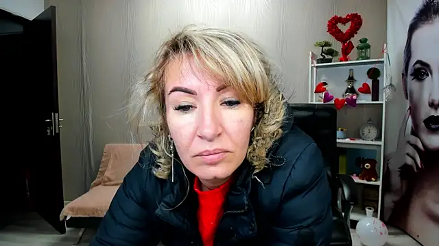 Cassandra Hotty online show from 02/13/25, 03:50