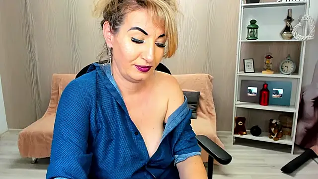 Cassandra Hotty online show from 03/11/25, 07:26