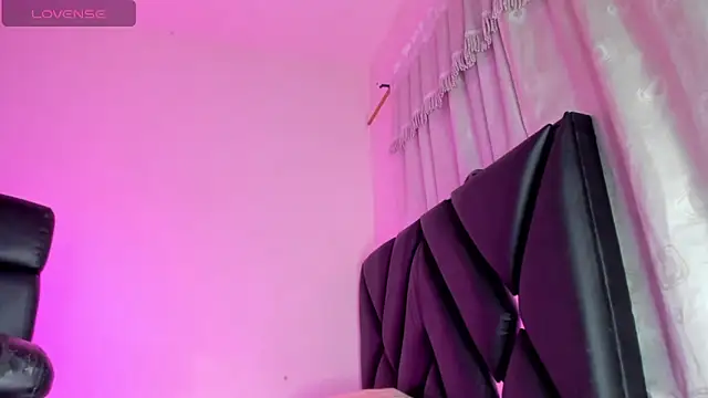 stephany doll  online show from 10/21/25, 04:13