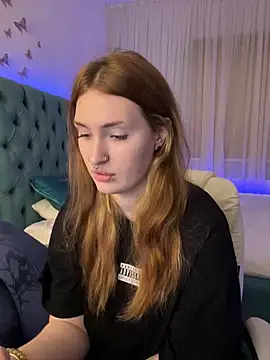 Snapshot of _Chlo__e chatting on 10/10/25, 09:14 Chlo e online show from 10/10/25, 09:14