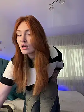 Snapshot of _Chlo__e chatting on 10/24/25, 10:55 Chlo e online show from 10/24/25, 10:55