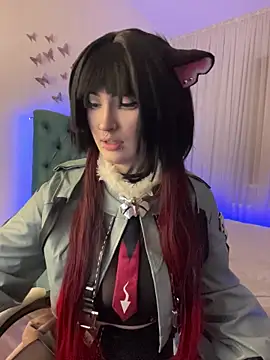 Snapshot of _Chlo__e chatting on 10/31/25, 10:33 Chlo e online show from 10/31/25, 10:33