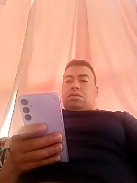 Snapshot of Diego_leon27 chatting on 02/14/25, 02:23 Diego leon27 online show from 02/14/25, 02:23