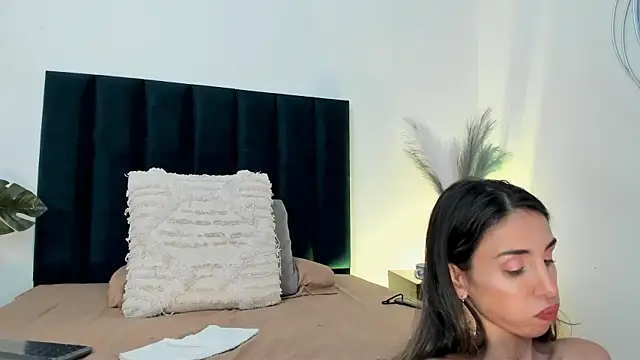 Nina Cavaali online show from 01/28/25, 09:08