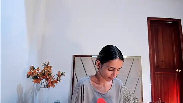 Nina Cavaali online show from 03/04/25, 06:18