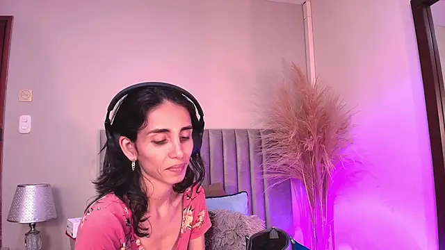 Nina Cavaali online show from 09/08/25, 06:18