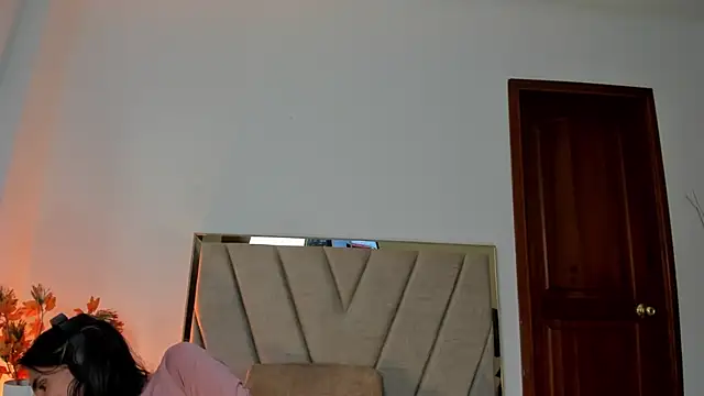 Nina Cavaali online show from 09/11/25, 06:19