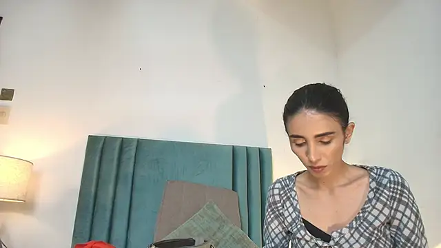 Nina Cavaali online show from 09/18/25, 06:43