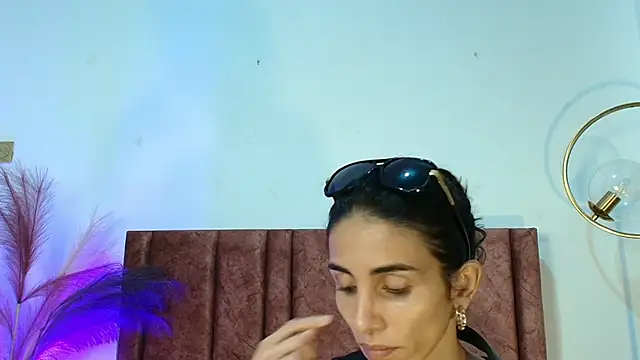 Nina Cavaali online show from 09/20/25, 06:20