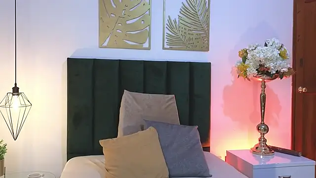 Nina Cavaali online show from 09/29/25, 02:33