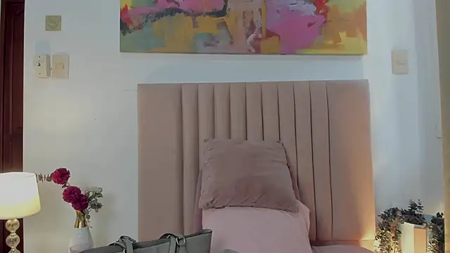 Nina Cavaali online show from 10/07/25, 11:51