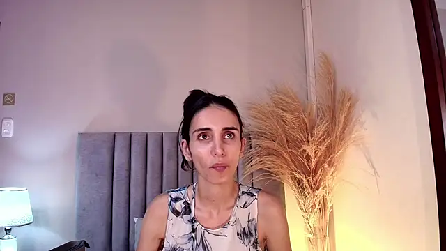 Nina Cavaali online show from 10/18/25, 05:57