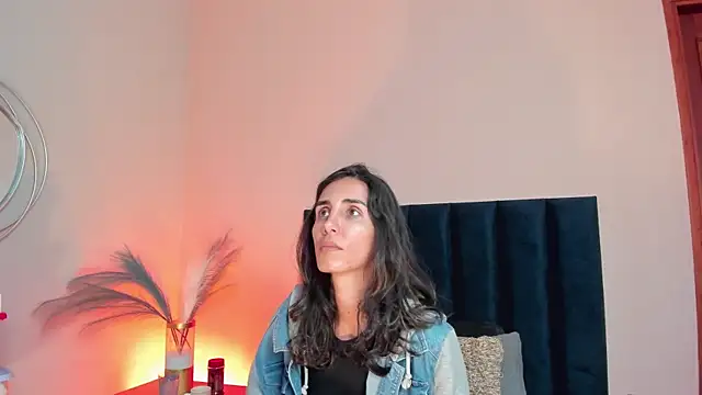 Nina Cavaali online show from 10/24/25, 06:37