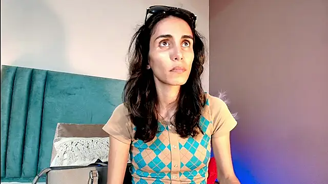 Nina Cavaali online show from 10/28/25, 06:10