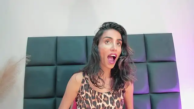 Nina Cavaali online show from 10/31/25, 06:09