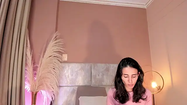 Nina Cavaali online show from 11/04/25, 06:18