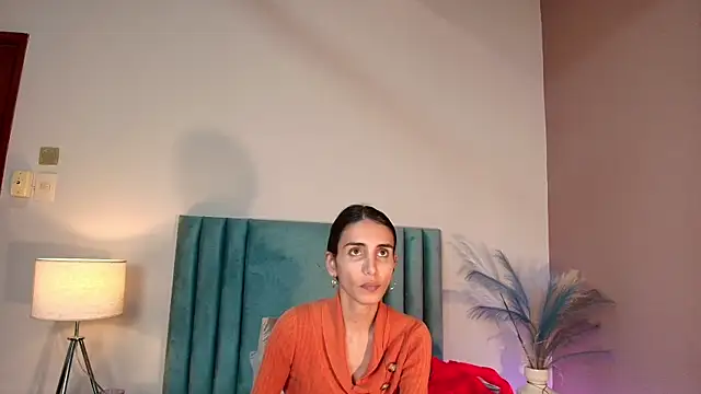 Nina Cavaali online show from 11/06/25, 05:58