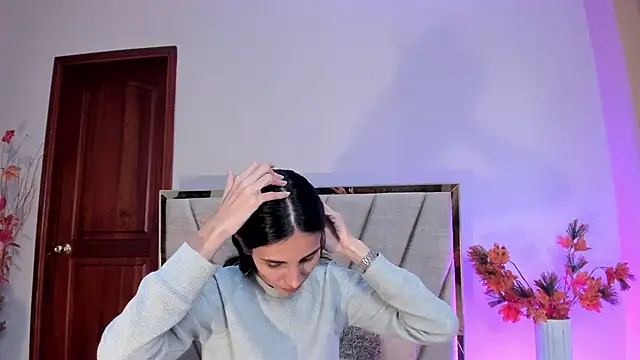 Nina Cavaali online show from 11/13/25, 06:18