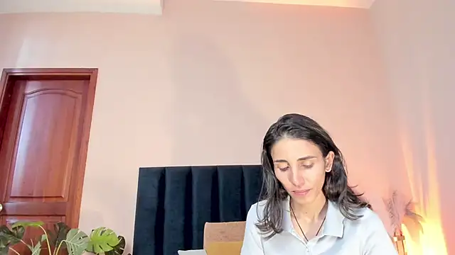 Nina Cavaali online show from 11/17/25, 06:24