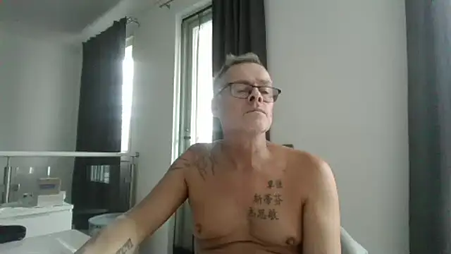 Snapshot of DarrenSullivanSlut chatting on 03/10/25, 09:32 DarrenSullivanSlut online show from 03/10/25, 09:32