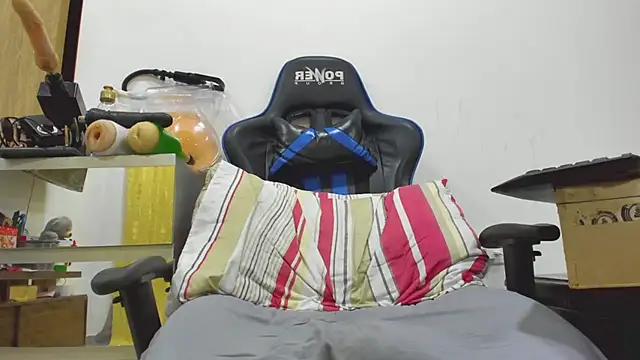 hugeeblackcock online show from 11/08/25, 07:23