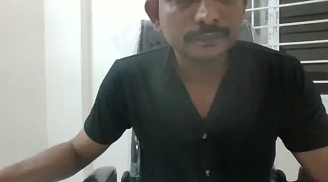 Snapshot of hydhunk29 chatting on 12/07/24, 12:35 hydhunk29 online show from 12/07/24, 12:35