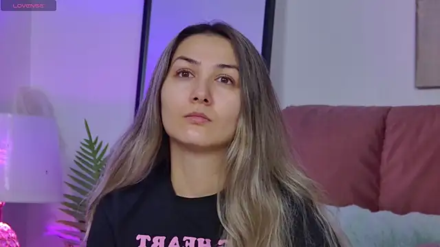 NicolLopeze online show from 11/14/25, 06:23