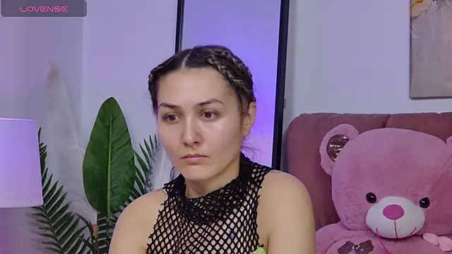 NicolLopeze online show from 11/19/25, 07:30